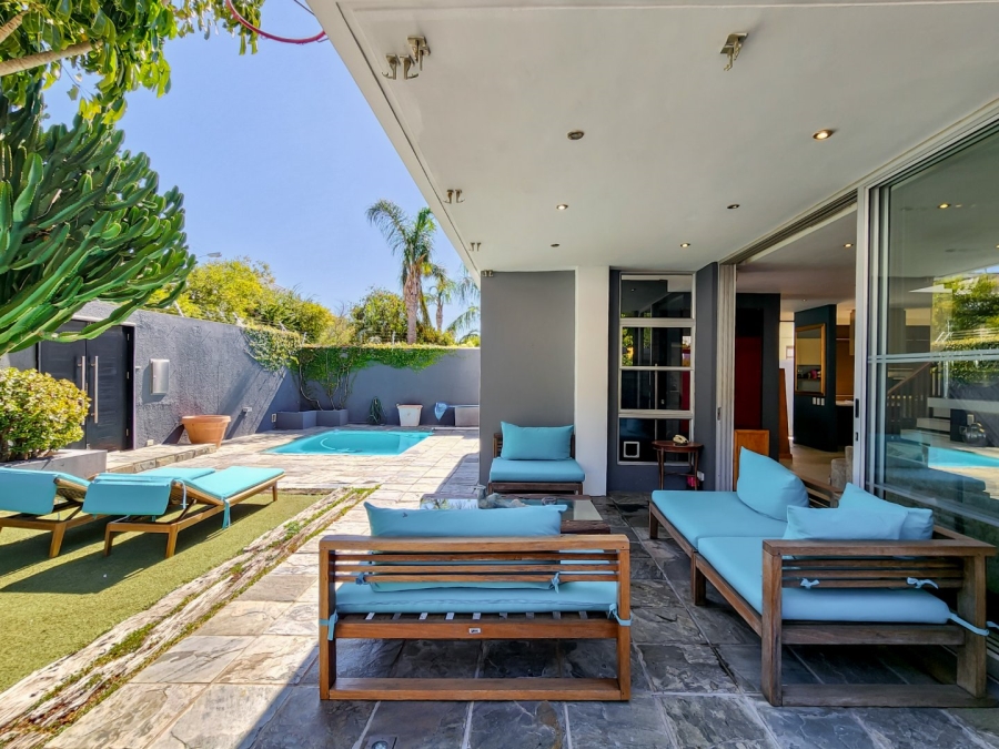 5 Bedroom Property for Sale in Fresnaye Western Cape